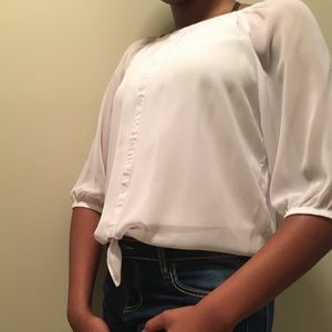 Junior’s white top